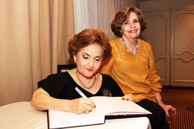 Mara Elvira Tagle de Iturralde y su Libro Races & Memorias